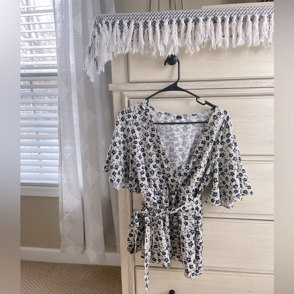 Floral cinched blouse